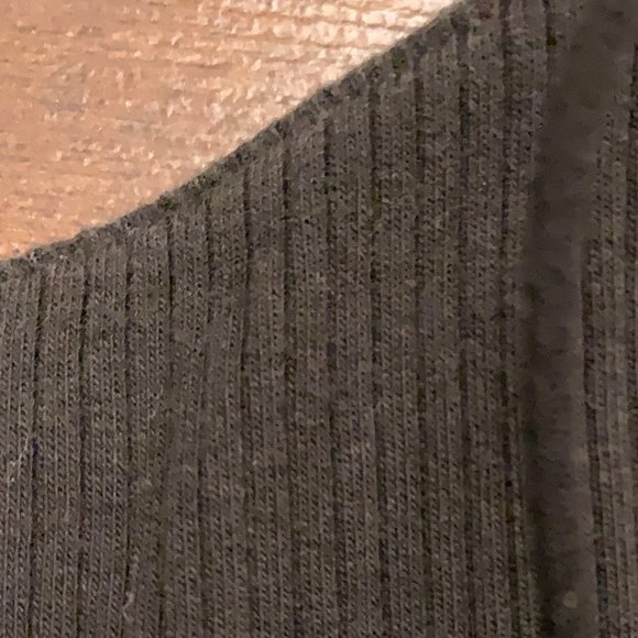 GARAGE | cropped black tank - Picture 3 of 4